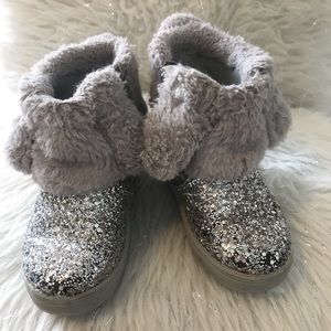 SOLD💥4 for $30💥Cat and Jack Glitter boots